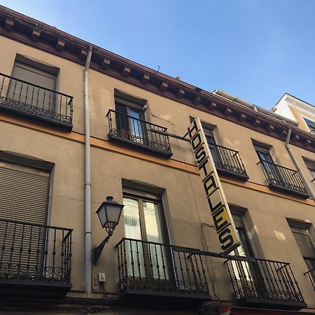 Hostal Los Perales Мадрид Экстерьер фото Headquarters of the party in Madrid