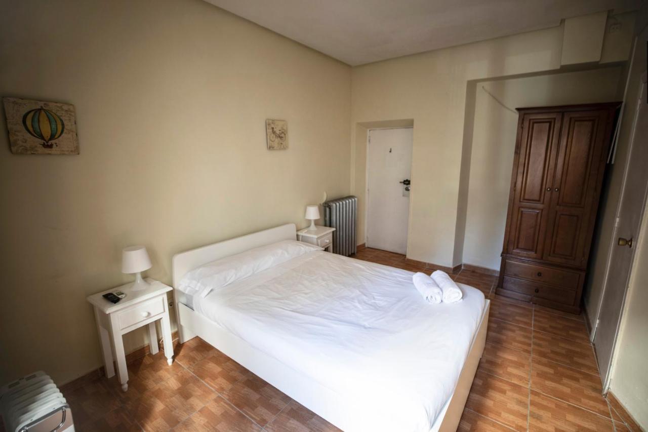 Hostal Los Perales Мадрид Экстерьер фото A room at the hotel