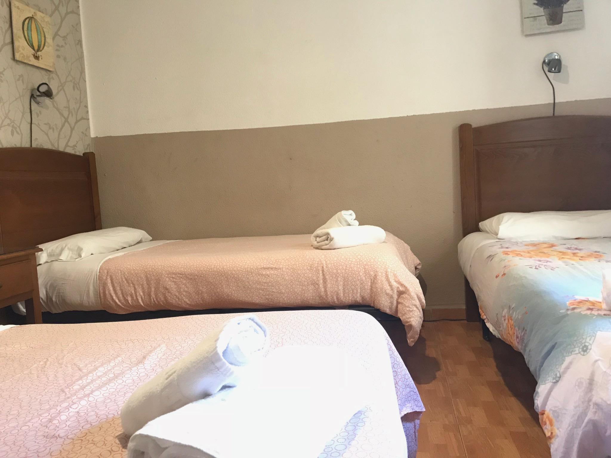 Hostal Los Perales Мадрид Экстерьер фото A room at the hotel