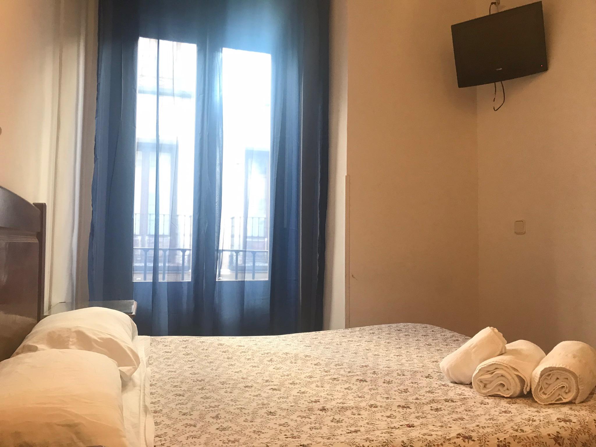 Hostal Los Perales Мадрид Экстерьер фото A room at the hotel