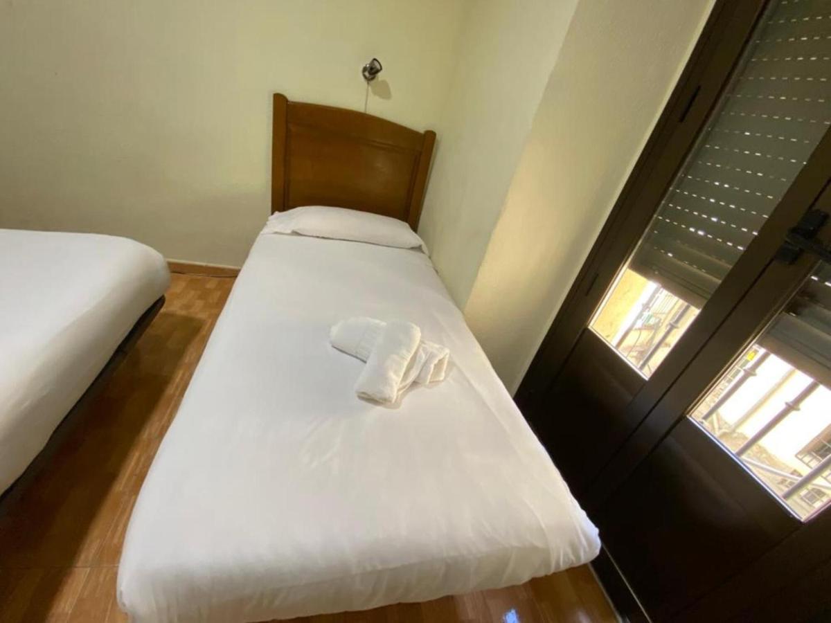 Hostal Los Perales Мадрид Экстерьер фото